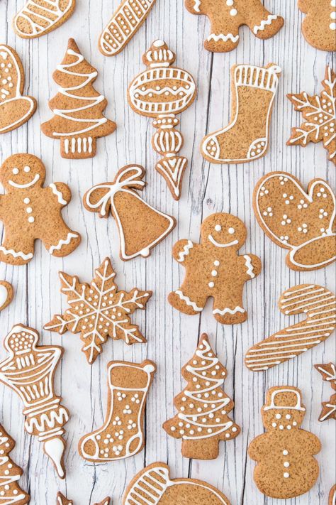 gingerbread cookies recipe, gingerbread coockies, christmas cookies Christmas Themed Desserts, Holiday Gingerbread Cookies, Gingerbread Cookies Recipe, Diy Christmas Cookies, Christmas Cookies Kids, Gingerbread Cookies Decorated, Delicious Christmas Cookies, Christmas Gingerbread Cookies, Ginger Bread Cookies Recipe