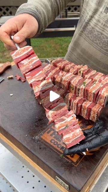 Derek Wolf on Instagram: "Steak and Bacon Skewers 🥩🥓🔥  Inspired by @salvalacocina" Steak And Bacon Skewers, Pounded Steak Recipes, What To Put On The Grill, Grill Beef Recipes, Grill Meat Ideas, Steak Appetizers Appetizer Ideas, Christmas Bbq Ideas, Carnavoir Diet, Skewers Ideas