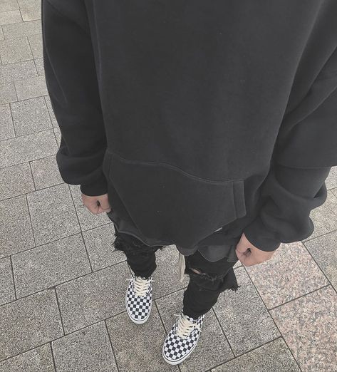 Mens Vans Outfit, Checkerboard Vans Outfit, Vans Life, Vans Outfit Men, Mens Clothing Trends, Flannel Shirt Outfit, Mens Streetwear Outfits, Skater Outfits, Vans Outfit