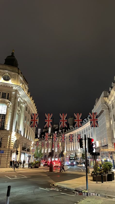 Oxford Circus, London Dreams, The Coronation, Circus, United Kingdom, Oxford, The Unit, London, Bonito