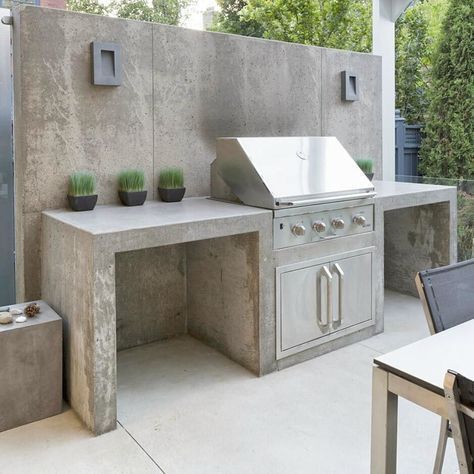 Concrete outdoor kitchen with barbecue and back wall Concrete Outdoor Kitchen, Outdoor Bbq Area, Concrete Countertops Outdoor, Outdoor Kitchen Countertops, Outdoor Barbeque, Outdoor Kitchen Decor, Outdoor Bbq Kitchen, Outdoor Kitchen Appliances, Outdoor Kitchen Design Layout