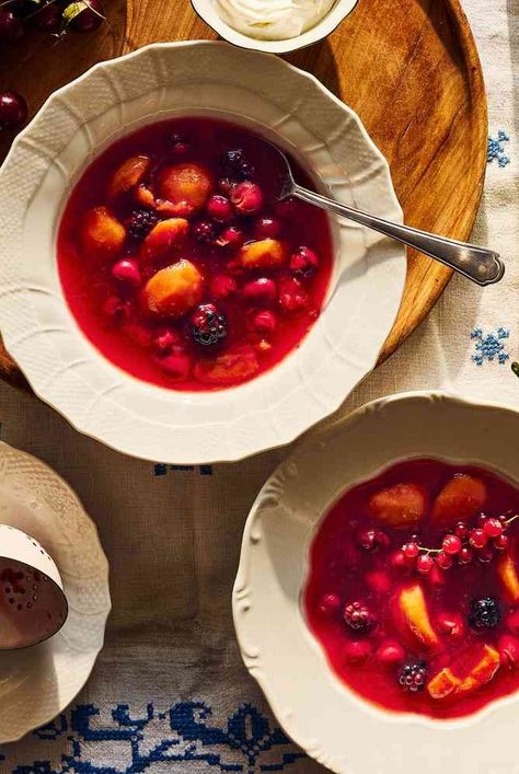 From spiced rhubarb soup with ice cream to cherry, strawberry, or watermelon gazpacho, here are the best easy and delicious fruit soup recipes from Food & Wine. Fruit Soup Recipe, Rhubarb Soup, Chilled Soups, Watermelon Soup, Cold Soups, Fruit Soup, Tart Cherries, Black Berries, Breakfast Soup