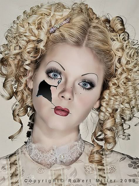 creepy doll makeup idea #1 for Land of Phantom Misfit Toys haunted house Creepy Doll Costume, Creepy Doll Makeup, Broken Doll Makeup, Haunted House Makeup, Doll Makeup Halloween, Halloweenský Makeup, Doll Halloween Costume, Broken Doll, Scary Dolls