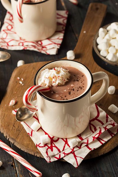 Lowcarb Drinks, Healthy Peppermint Mocha, Holiday Coffee Drinks, Starbucks Peppermint Mocha, Instant Espresso, Mocha Recipe, Peppermint Extract, Slender Kitchen, Peppermint Hot Chocolate