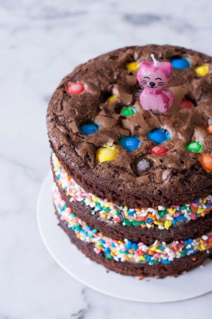 Fun Chocolate Cake Ideas, Brownie Birthday Cake Ideas, Brownies Birthday Cake Ideas, Brownie Cake Birthday, Kids Chocolate Birthday Cake, Mnm Cake Birthdays, Chocolate Birthday Cake Kids, Chocolate M&m Cake, Brownie Birthday Cake