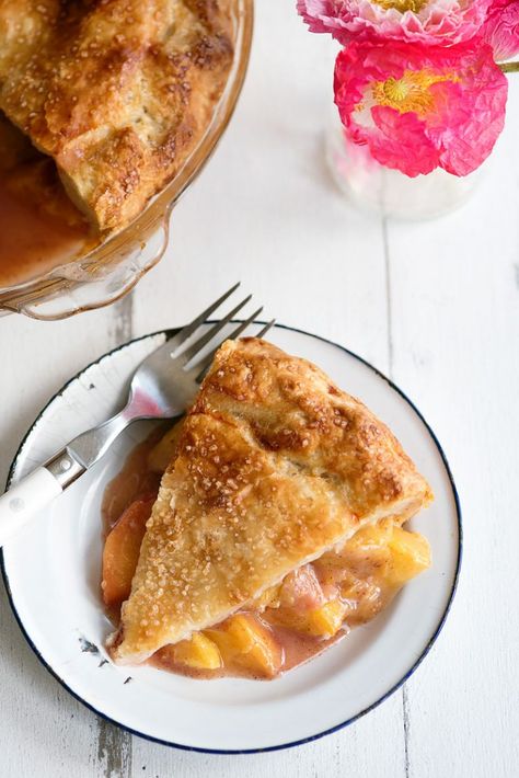 BEST Fresh Peach Pie Recipe with All Butter Pie Crust William Sonoma Recipes, Peach Pie Recipe, Fresh Peach Pie, Honey Whiskey, All Butter Pie Crust, Peach Pie Recipes, Peach Desserts, Best Pie, Peach Pie