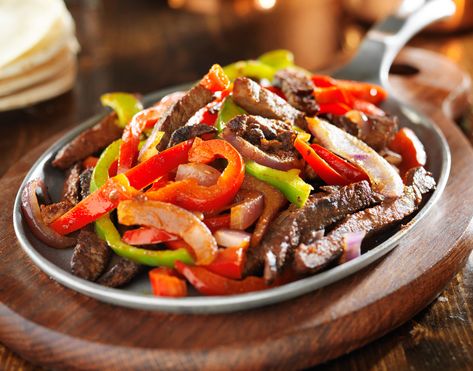 Skirt Steak Fajitas, Dr Kellyann, Broth Diet, Bone Broth Diet, Frijoles Refritos, Beef Fajitas, Fajita Recipe, Beef Stir Fry, Steak Fajitas