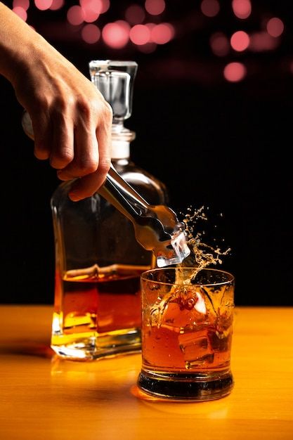 Hand putting ice in a whiskey glass next... | Premium Photo #Freepik #photo #bar #drink #ice-drink #ice-splash Photo Bar, Ice Drink, Ice Bar, Ice Bars, Drink Photo, Whiskey Glass, Iced Drinks, Bar Drinks, Premium Photo