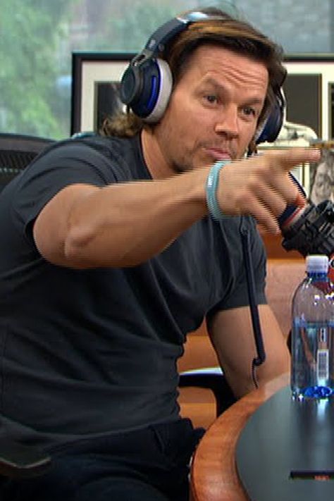 Mark Wahlberg Embarrasses His Daughter Live on Air With a Hilarious Rap Song Wahlberg Brothers, Actor Mark Wahlberg, Action Hero, Live On Air, Mark Wahlberg, Rap Songs, At The Door, Tough Guy, On Air