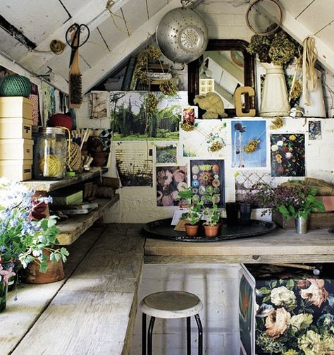 6 Simple Ways To Turn Your Bedroom Into A Beautiful She Shed, Because How Many People Even Have An Actual Shed? Shed Conversion Ideas, Cottage Garden Sheds, Garden Shed Interiors, Shed Interior, Cottage Garden Design, Potting Sheds, She Sheds, Still Life Photographers, Shed Design