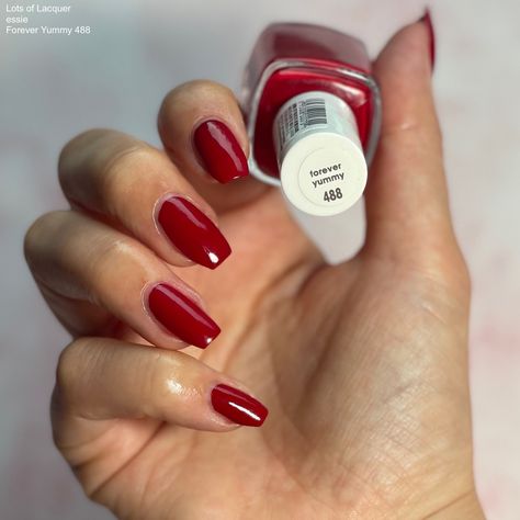 Red Nail Polish Essie, Essie Forever Yummy, Essie Red Nail Polish, Essie Nail Colors, Mon Dressing, Red Polish, Nail Colours, Red Nail Polish, Red Nail