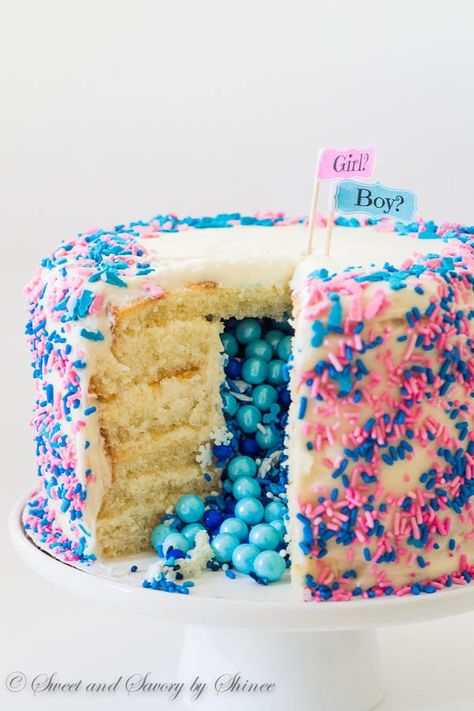 Tall 6-layer white cake covered with sweet and tangy cream cheese frosting and filled with colorful candies and sprinkles inside. Deliciously fun way to reveal the gender of a new bundle of joy! Gender Reveal Cake Recipe, Cake Sayings, Gender Reveal Cakes, Gender Reveal Party Food, Gender Reveal Pinata, Gender Reveal Party Ideas, Reveal Party Ideas, Creative Gender Reveals, Gender Reveal Unique