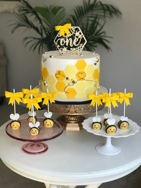 Bee Theme Birthday Cake, First Birthday Girl Bee Theme, Bumble Bee First Birthday Girl, Bee Cake Ideas 1st Birthdays, Bee Themed Cupcakes, Bumble Bee Birthday Cake, Bee Theme Cake, Bumble Bee Baby Shower Cake, Bee Themed Cake