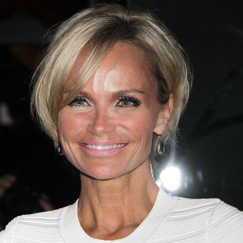 Short Hair Behind Ears Hairstyles, Short Fine Hair Cuts, Kristen Chenoweth, Makeover Hair, Cute Short Hairstyles, Fine Hair Cuts, Short Hairstyle Ideas, Growing Out Hair, Short Haircuts With Bangs