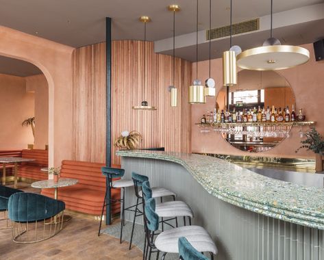 Curved Bar Design, Interior Design Mediterranean, Restaurants Design, Restaurant Vintage, Timber Slats, Design Café, Mediterranean Design, Curved Bar, London Restaurants