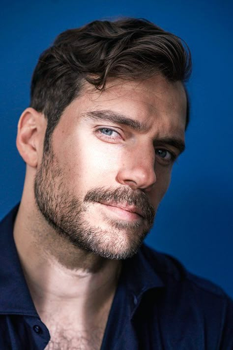 Henry Cavill Beard, Male Curly Hair, Corte De Cabelo Masculino, Male Celebrities, Man Of Steel, Man Candy, Henry Cavill, Beard Styles, The Witcher