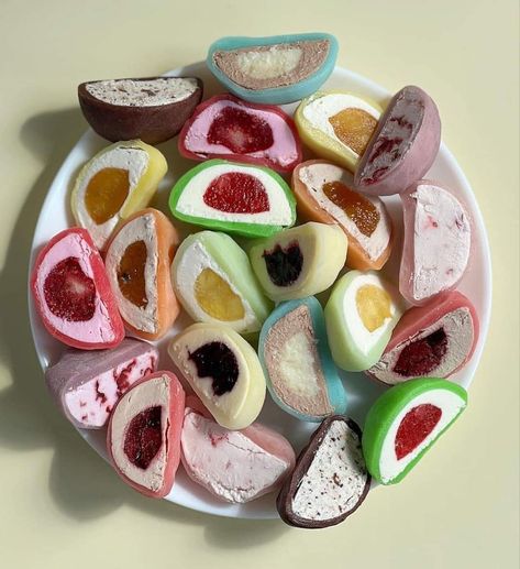 Mochi Recipe, Mochi Ice Cream, Sweet Dishes Recipes, Food T, Food Drinks Dessert, Homemade Desserts, Food Obsession, Let Them Eat Cake, Pretty Food