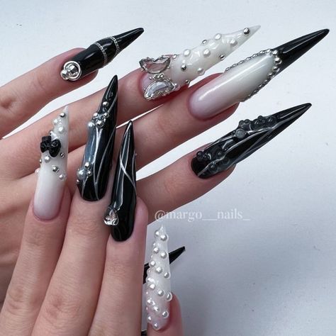 Black Nails Goth, Long Sharp Nails, Slay Nails, Nails Goth, Makeup Suggestions, Nails Dark, Sharp Nails, Facial Makeup, Gothic Nails