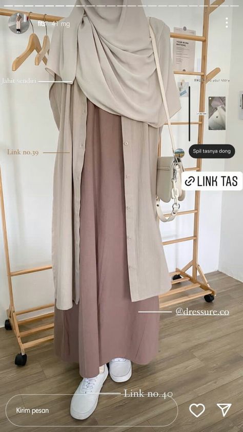 Ootd Syari Casual, Hijabi Style Outfits, Kemeja Jeans, Ootd Hijab Simple, Muslimah Fashion Casual, Hijab Simple, Modern Hijab Fashion, Celana Jeans, Muslim Fashion Hijab Outfits