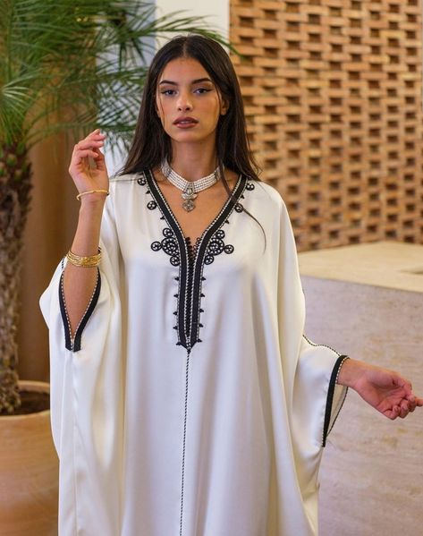 Moroccan Gandoura or Farasha | Traditional Marrakech dress Moroccan Abaya Kaftan, Moroccan Dress Casual, Farasha Dress, Simple Kaftan, Moroccan Abaya, Moroccan Outfit, Moroccan Clothes, Caftan Simple, Morrocan Fashion