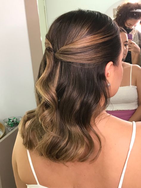 Straight Prom Hair, Grad Hairstyles, Glamorous Curls, Bridesmaid Hair Inspo, Formal Hairstyles For Short Hair, Prom Hair Medium, Simple Bridesmaid Hair, Simple Prom Hair, Hairstyles 2024