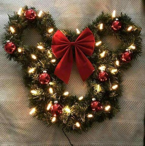 Judy Christmas 🎄 Mickey Mouse Christmas Wreath, Disney Christmas Diy, Disney Christmas Crafts, Mickey Mouse Christmas Tree, Mickey Mouse Wreath, Mickey Wreath, Disney Christmas Decorations, Disney Christmas Tree, Christmas Wreaths With Lights