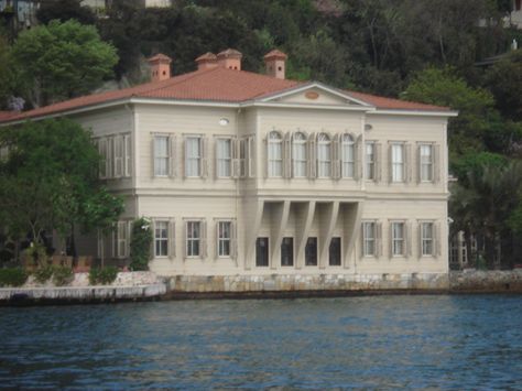 Waterside house in Istanbul. Waterside House, Curb Appeal, Istanbul, Dream House, House Styles, Architecture, Home Decor, Home Décor, Kerb Appeal