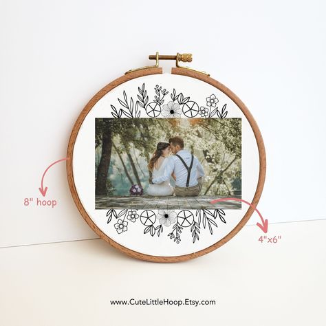 Floral photo holder embroidery pattern. PDF download. Perfect for beginners. #embroidery #crossstitch #floral . #Picture_Frame_Embroidery #Embroidery_Photo_Frame #Picture_Embroidery #Embroidery_Pattern_Floral Embroidered Photo Frames, Embroidery Pattern Floral, Floral Picture Frame, Embroidered Photo, Embroidery Frame, Framed Embroidery, Color Guide, Cadeau Diy, Photo Holder