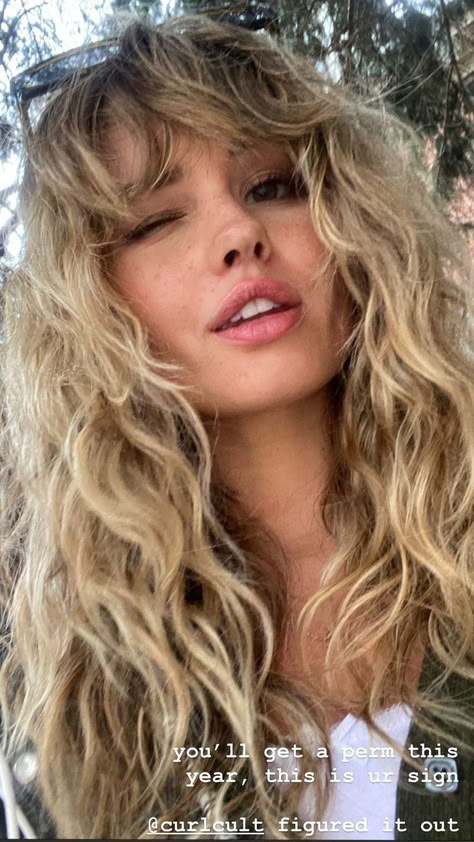 Debby Ryan Blonde Hair, Curly Hair Transformation, New Perm, Curly Hair Fringe, 2022 Instagram, Thick Hair Styles Medium, Blonde Curly Hair, Spring Hair Color, Debby Ryan