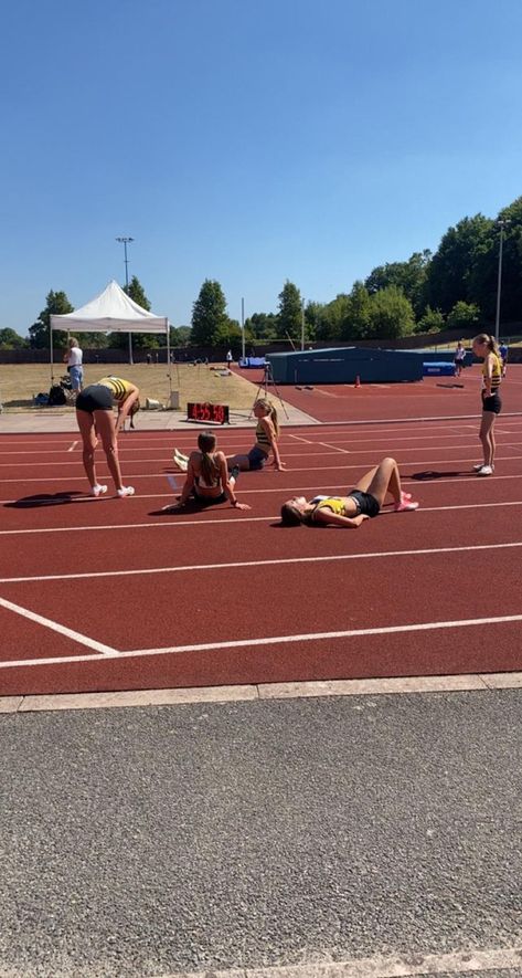 Outdoor Track Aesthetic, Track Astetics, Track Team Aesthetic, Track Asethic, Track Aesthetic Running, Cross Country Aesthetic, Track And Field Aesthetic, Track Pics, Track Szn