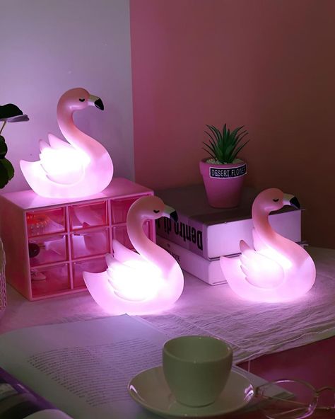 Create the perfect lighting in your bedroom, office, living room and more with these adorable flamingo night lights! 🦩✨ Buy 3 and Save - product tagged in photo and website link in bio! Flamingo Room Decor, Flamingo Projects, Flamingo Room, Pink Flamingo Decor, Cozy Lights, Lawn Flamingos, Flamingo Fashion, Flamingo Theme, Flamingo Decor