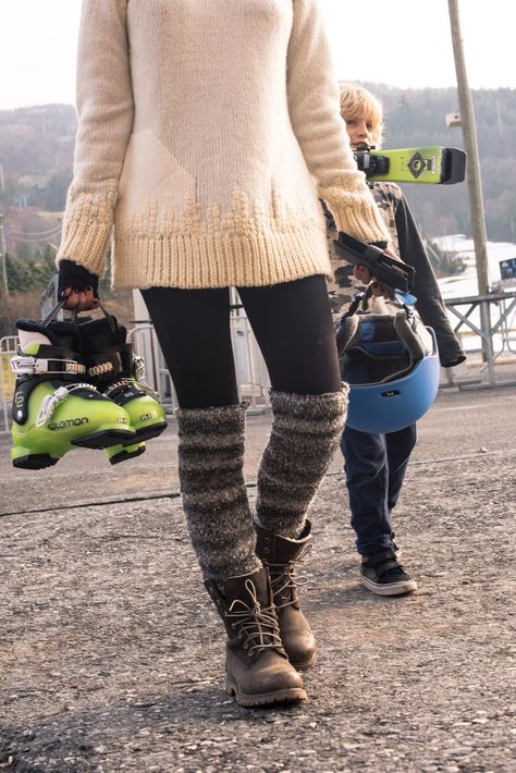 Four Ways To Wear Hiking Boots - The Mom Edit Hiking Boot Outfit, Hiking Boots Outfit, Outdoorsy Style, Winter Boots Outfits, Hiking Outfit Fall, Hiking Outfit Women, Hiking Outfit Winter, Hiking Fashion, Hiking Boots Women