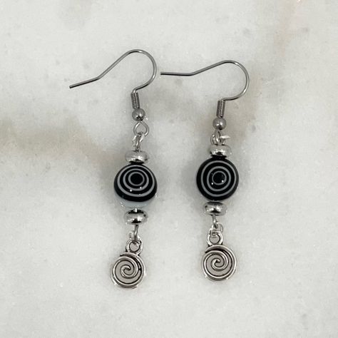 Y2k Cyber Alt Swirl Earrings Swirl Bead 4 Cm Drop Length 100% Handmade Y2k / Y2k Grunge / Fairy / Fairycore / Fairy Grunge / Angelcore / Extravagent / Angel / Angelic / Cyber / Cyber Y2k / Alt / Alternative / Ships In 1-3 Days No Offers On Handmade Items Comes With Stickers ` If You Want Purchase On Etsy ^^ Https://Muiqio.Etsy.Com International Shipping Supported Grunge Handmade Jewelry, Grunge Fairycore Accessories, Grunge Jewellery Earrings, Fairy Grunge Earrings, Alternative Jewelry Grunge, Acubi Earrings, Silver Y2k Jewelry, Y2k Grunge Jewelry, Grunge Jewelry Diy