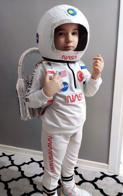 Astronaut Dress Up, Toddler Astronaut Costume Diy, Astronaut Kids Costume, Astronaut Diy Costume, Rocketship Costume, Astronaut Costume Diy Kids, Astronaut Costume Diy, Toddler Astronaut Costume, Astronaut Fancy Dress