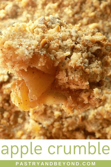 Easy Apple Crumble Recipe-This apple crumble is so easy to make and delicious with tangy apples and crispy crumbles. You'll love this classic and simple Fall dessert recipe! #applecrumble #apples #crisp #easyrecipe #fall Apple Crisp Crumble, Apple Crumble Recipe Easy, Apple Recipes Easy Healthy, Apple Crisp Pie, Easy Apple Crumble, Easy Apple Crisp Recipe, Apple Crumble Recipe, Crumble Pie, Apple Crisp Recipe