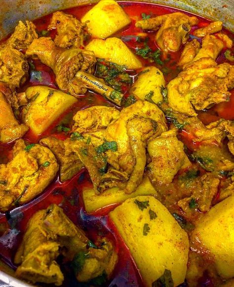 Village Style Chicken Curry with skin on and potatoes. Desi Chicken the way it should be cooked, first the skin of the... Chicken Village, Chicken Curry, Snap Food, Veg Recipes, Curry Chicken, Sign Language, The Skin, Fitness Diet, Chicken Wings