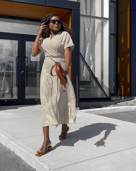 Street fashion blogger, wearing a long flowing wrap dress from Massimo Dutti in beige, with a double strap flat sandals in brown. Curly hair, summer style fashion, casual summer dress, snake print sandles with cross body brown bag. #summerdress #summeroutfit #summerstyledress #minimalstreetstyle #parisiansummerstyle #parisianstyle #minimaldress #streetstyleblogger #minimalfashionblackwomen #maxidress Strap Sandals Outfit, Parisian Summer Style, Minimal Dress, Brown Curly Hair, Minimal Street Style, Blogger Street Style, Sandals Outfit, Hair Summer, Summer Fashion Dresses