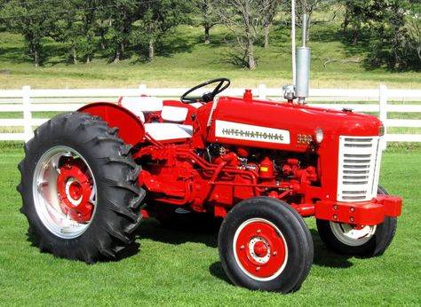 1958 IH 330 Utility Pulling Trucks, Pulling Tractors, Farm Implements, Tractor Photos, International Harvester Tractors, International Tractors, Ford Tractor, Utility Tractor, Farmall Tractors