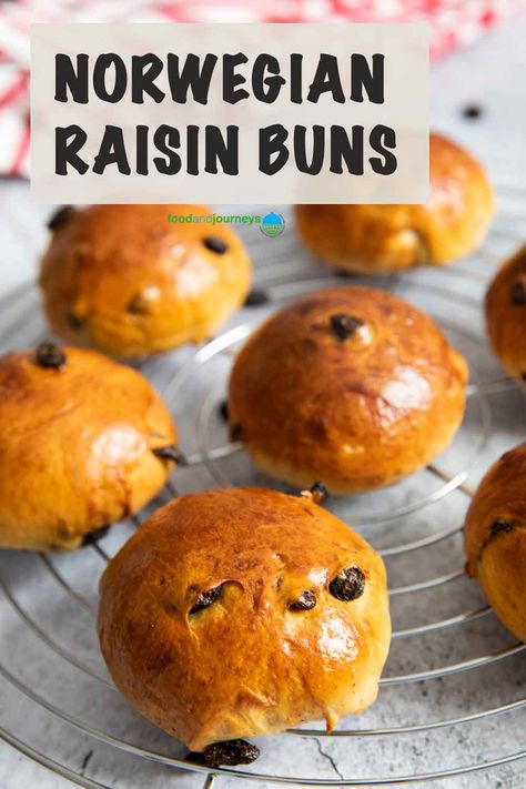 Have you tried making sweet raisin buns at home yet? This Norwegian raisin buns recipe is an excellent one to start with! Soft and fluffy buns with a hint of cardamom --- in no time! Raisin Recipes Easy, Norwegian Sun Buns, Vatrushka Buns, Cinnamon Raisin Buns, Norwegian Boller Recipe, Raisin Buns Recipe, Raisin Rolls Recipe, Norwegian Cinnamon Buns, Sultana Buns Recipe