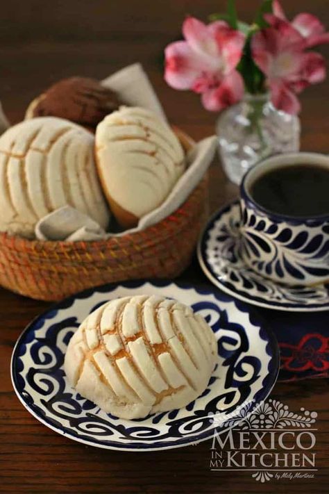 Conchas Recipe - Mexican pan dulce Authentic Concha Recipe, Concha Recipe, Conchas Recipe, Mexican Cookies, Mexican Pastries, Mexican Sweet Breads, Authentic Mexican Recipes, Mexican Bread, Recipe Mexican