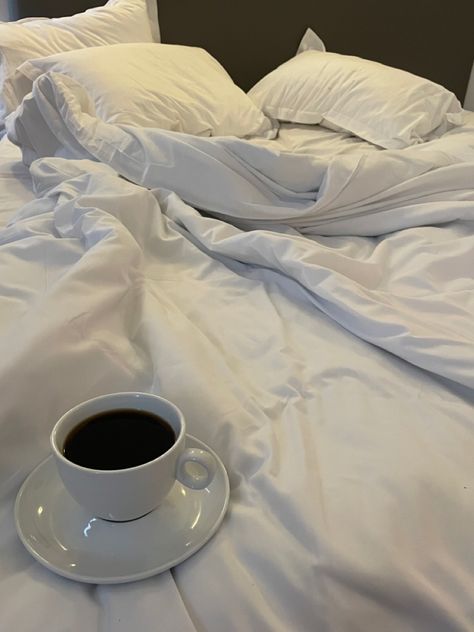 #morning #morningroutine #hotel #coffee #coffeetime #coffeelover #vacation #relaxing #luxurylifestyle #luxurybedroom #luxuryhotels #luxuryvacations #white #aesthetic Hotel Bed Aesthetic, Spa Aesthetic, Hotel Aesthetic, Hotel Bed, Selfie Ideas, Content Ideas, Birthday Photoshoot, Cute Selfie Ideas, Luxury Vacation