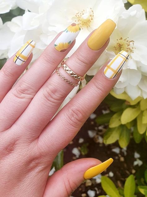 Check out this item in my Etsy shop https://www.etsy.com/uk/listing/1164558318/plaid-sunflowers-press-on-gel-nails Yellow Nail Art, Sunflower Nails, Spring Acrylic Nails, Cute Spring Nails, Plaid Nails, Yellow Nails, Nail Designs Spring, Floral Nails, Nail Art Design