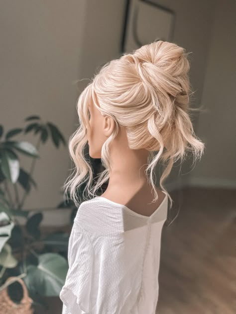 Boho Chic Wedding Hair Updo, Modern Twist Updo, Glam Bridal Hair Half Up, High Up Do, Wedding Hair High Bun, High Wedding Updo, Wedding High Updo, Updo 2023, High Bun Bridal Hair