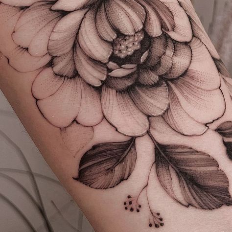 Realistic Peony Tattoo Black And White, Peony Flower Tattoos Drawings, Realistic Floral Tattoo, Black Floral Tattoo, Peony Flower Tattoo Design, Peony Tattoo Design, Tattoo Peony, Tattoos Abstract, Clock Tattoos