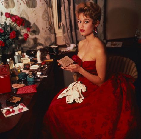 Stunning photos of a young and dazzling Brigitte Bardot, 1950s-1960s - Rare Historical Photos Christian Dior Dress, Bridgette Bardot, Dior Gown, Bridget Bardot, Anita Ekberg, Ursula Andress, And God Created Woman, Bardot Style, Dior Collection