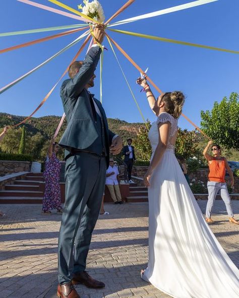 Alexandra Apsara-events on Instagram: "Here is a nice variation of the traditional bouquet throw : the round of love ribbons ♥️ Very aesthetic for your photos. We guarantee you moments of laughter and suspense . . #allthesingleladies #bouquetribbons #flowersbouquet #weddingbouquet #weddingtradition #floralribbons #silkribbons #ribbongame #weddinganimation #weddingentertainment #colorful #weddinginspiration #stylishwedding #weddingplanner #apsaraevents #lovemyjob" Traditional Bouquet, Very Aesthetic, Bouquet Toss, Wedding Entertainment, Stylish Wedding, Flowers Bouquet, Of Love, Wedding Planner, Wedding Photographer