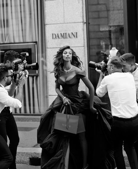 Mădălina Diana Ghenea, Rich Girl Aesthetic, Dark Feminine Aesthetic, Rich Women, Model Aesthetic, Luxury Aesthetic, Classy Aesthetic, Aesthetic Women, Black And White Aesthetic