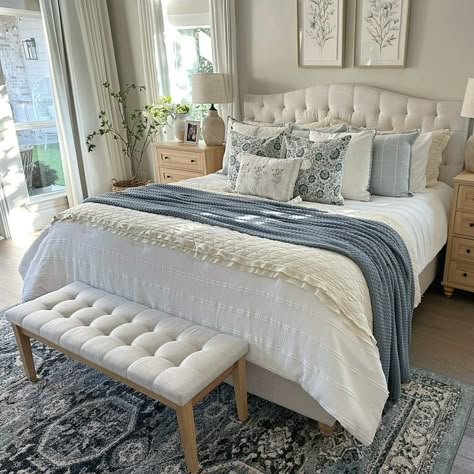 My Texas House Evelyn 3-Piece Bright White Seersucker Comforter Set, Full/Queen - Walmart.com Navy Cream And Tan Bedroom, Preppy Traditional Bedroom, Green Room Blue Bedding, Cream Beige Blue Bedroom, Guest Room Ideas Color, Amazing Guest Bedroom, Neutrals And Blue Bedroom, Blue White Bedding Ideas, Nantucket Style Homes Interior Bedroom