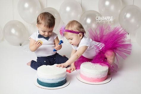 Twins First Birthday Photoshoot, Twin Smash Cake, Twin Birthday Pictures, Twins Cake Smash, Twin Baby Birthday, Twin Photoshoot, Twins Photoshoot, Twin Cake Smash, Twin Birthday Themes