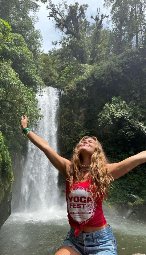 Lime Girl, Lexi Hidalgo, Cute Hiking Outfit, Living In Costa Rica, Backpacking South America, Tropical Outfit, Artsy Photos, Simple Fits, Travel Outfit Summer